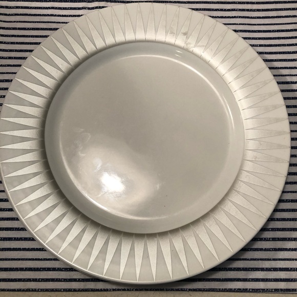 Isaac Mizrahi Target charger 2 pc set plates 12” each - Picture 2 of 3